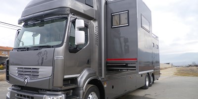 Transporte siete caballos, detalle vivienda