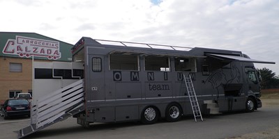 Transporte siete caballos, detalle rampa